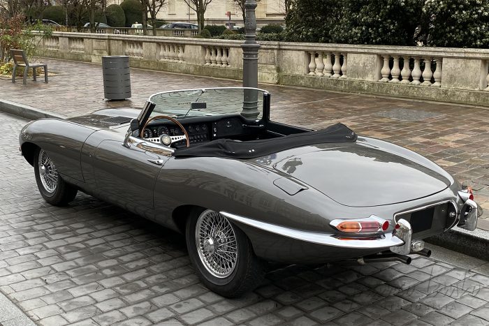 “Must Have” Jaguar E-TYPE 4.2 Roadster Series 1 ½ fully renovated, Matching Numbers