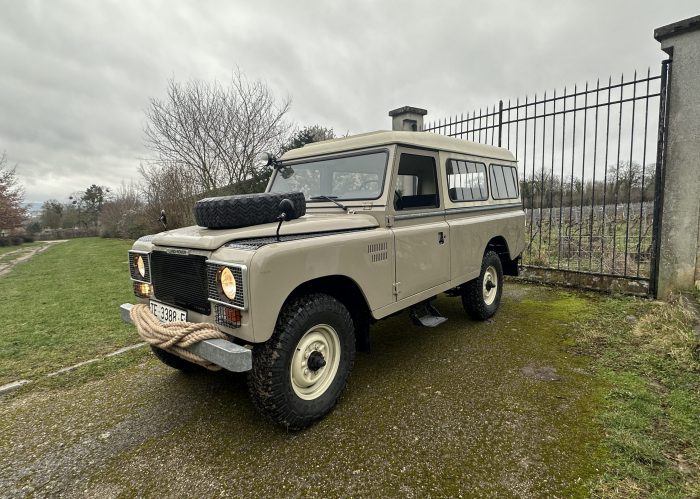 Land Rover Santana 109 3.0L 6-cylinder diesel